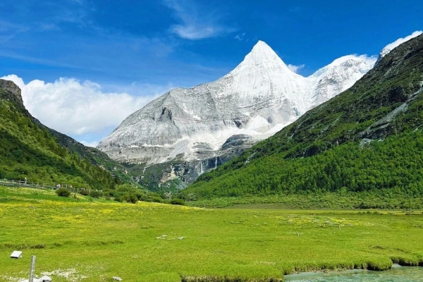 Explore the Ultimate Beauty: 12-Day Adventure from 318 National Highway to Lhasa:Hailuogou Glacier Park, Yading Nature Reserve, Ranwu Lake, Nyingchi, Lhasa, and Yamdrok Lake