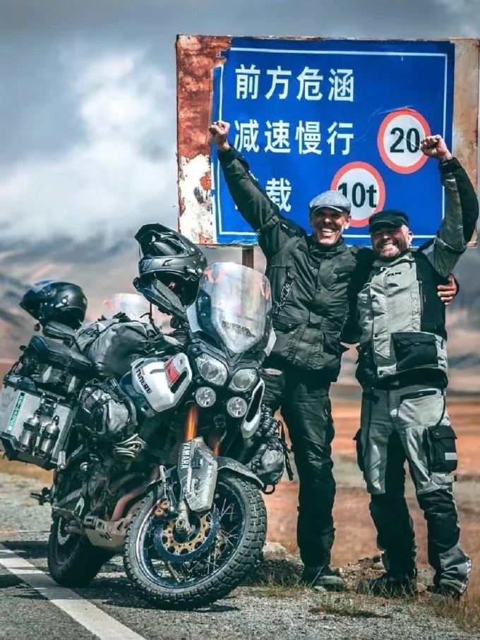 Foreigners and Taiwanese tourists riding motorcycles in Tibet