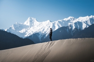 Collision of Snow Mountains and Sand Dunes – Linzhi Buddha’s Palm Dune