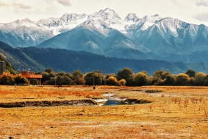 Exploring Tibet in Autumn: Perfect for Seniors and Altitude Sickness Concerns!