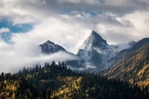 Autumn in Tibet for 10 Days: Nyingchi+Lhasa+Yamdrok Lake+Ranwu Lake+Bomi+Namtso Lake+Qinghai-Tibet Railway