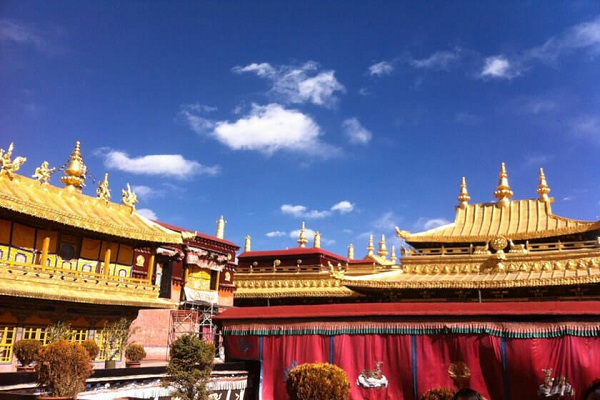 Green Decorations in Tibetan Palace