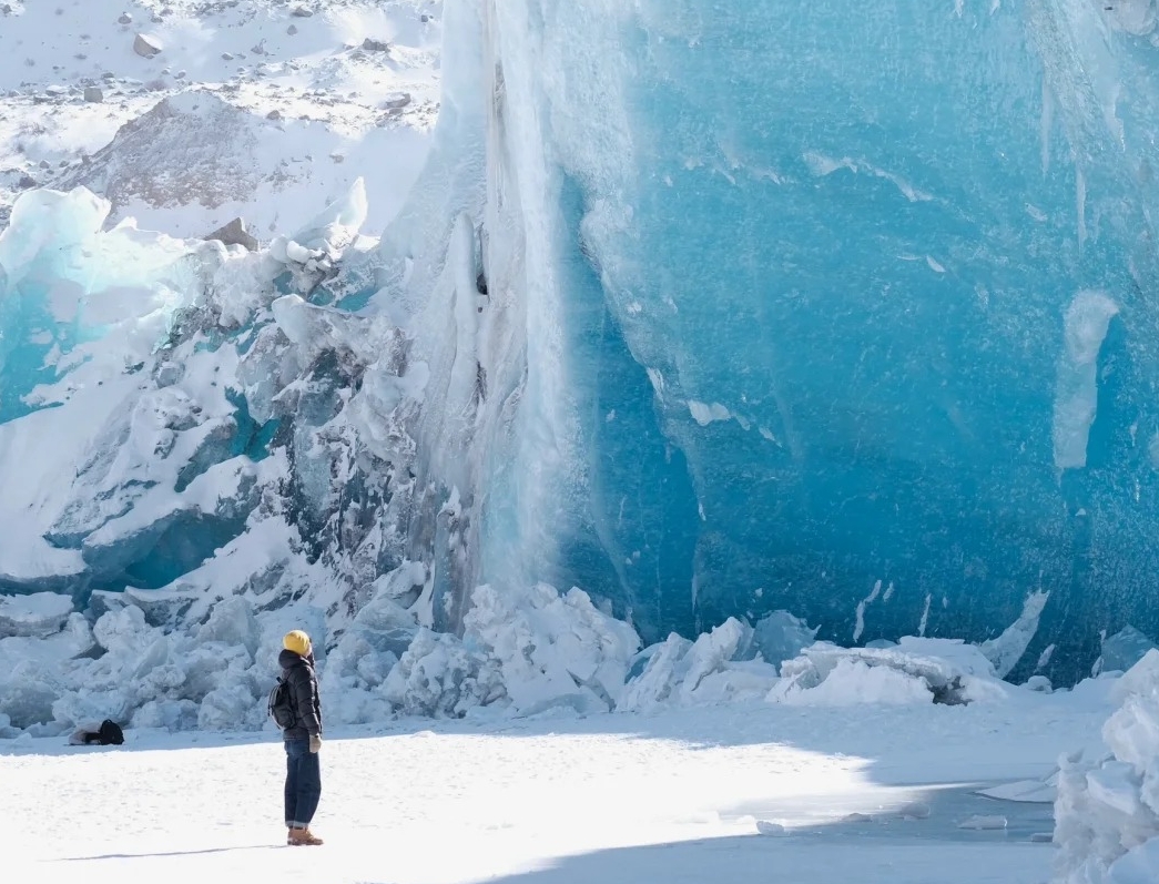 It’s Time to Meet the Amazing Blue Ice in Tibet!