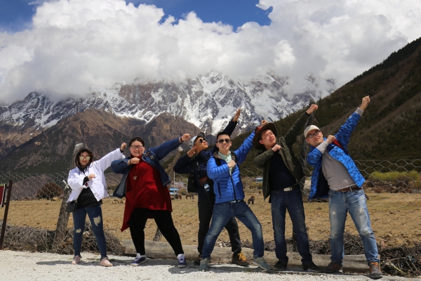 Nyingchi Peach Blossom Festival+Lhasa+Yamdrok Lake+EBC+Qinghai-Tibet Railway 11-Day Tour