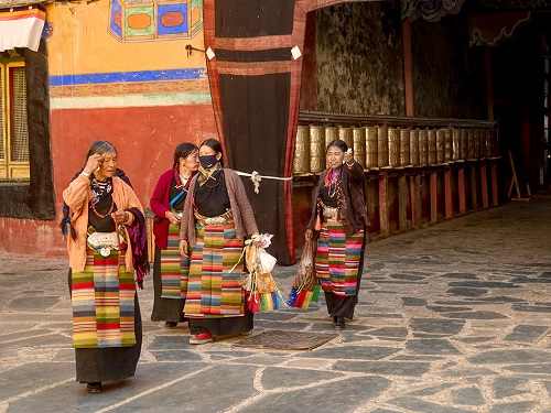 Tibetan Clothing During Festivals