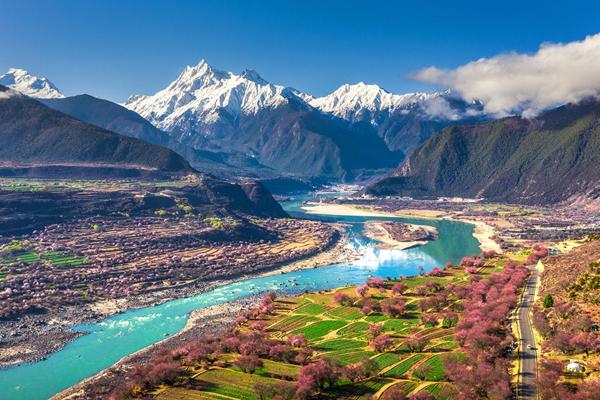 Nyingchi+ Bomi+Lhasa + Yamdrok Lake + EBC + Qinghai-Tibet Railway 13-Day Tour