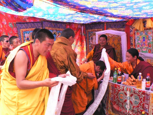 Etiquettes in Tibet